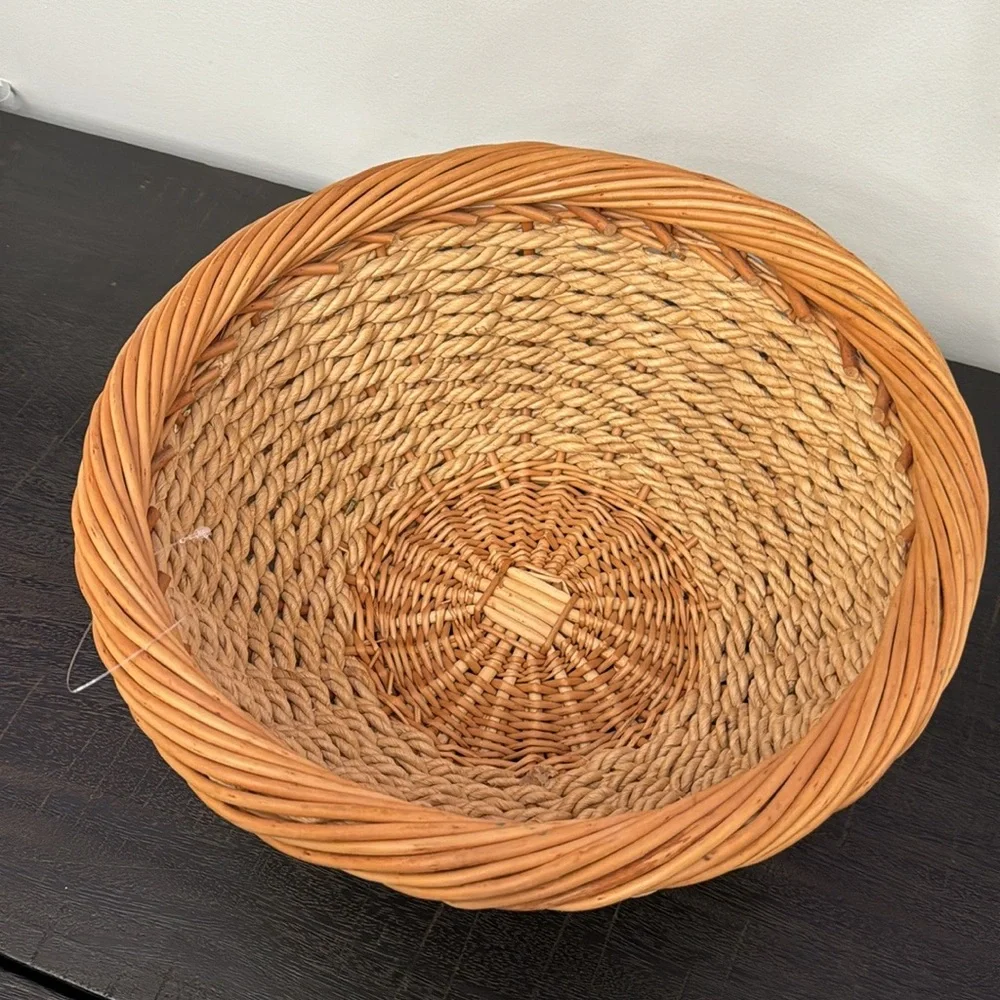 Vintage fNatural Woven fruits Basket